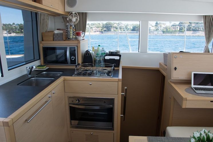 Charter Yacht Lagoon 40 MY - Day Charter Yacht/Week Charter - 4 cabins(4 double)- 2015 - Cannes - Antibes - Golfe Juan
