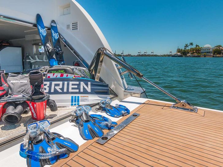 Miami Day Charter Yacht NIRVANA HORIZON 103  Miami Day Charter Yacht NIRVANA HORIZON 103