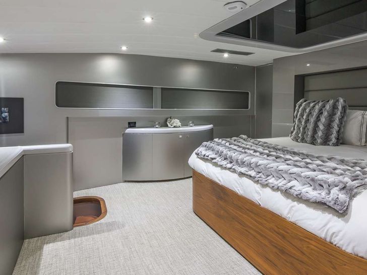 Miami Day Charter Yacht NIRVANA HORIZON 103  Miami Day Charter Yacht NIRVANA HORIZON 103