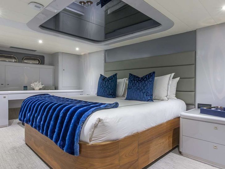 Miami Day Charter Yacht NIRVANA HORIZON 103  Miami Day Charter Yacht NIRVANA HORIZON 103