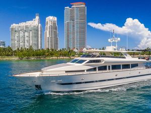 NIRVANA - Horizon 110 - Miami Day Charter - Miami - South Beach - Florida NIRVANA - Horizon 110 - Miami Day Charter - Miami - South Beach - Florida
