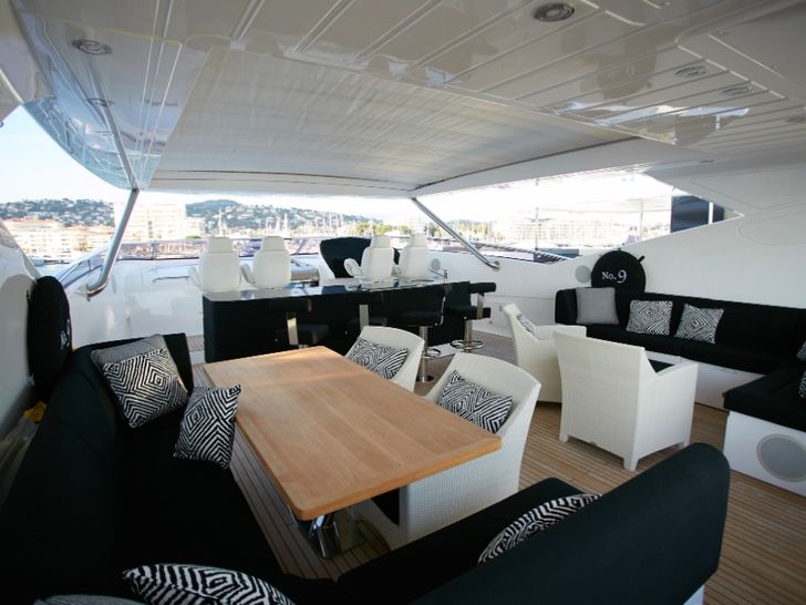 LADY VOLANTIS - Sunseeker 115 Sports Yacht,sundeck or flybridge seating