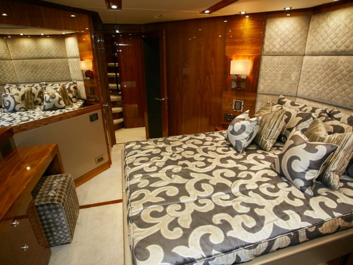 LADY VOLANTIS - Sunseeker 115 Sports Yacht,double cabin