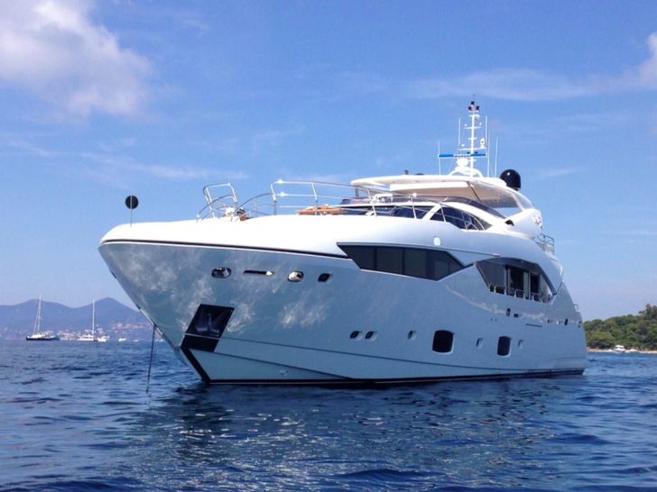 LADY VOLANTIS - Sunseeker 115 Sports Yacht,bow view