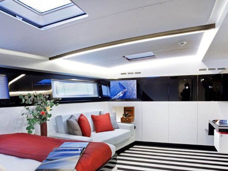NOMAD IV - 30m Maxi Dolphin NOMAD IV - 30m Maxi Dolphin
