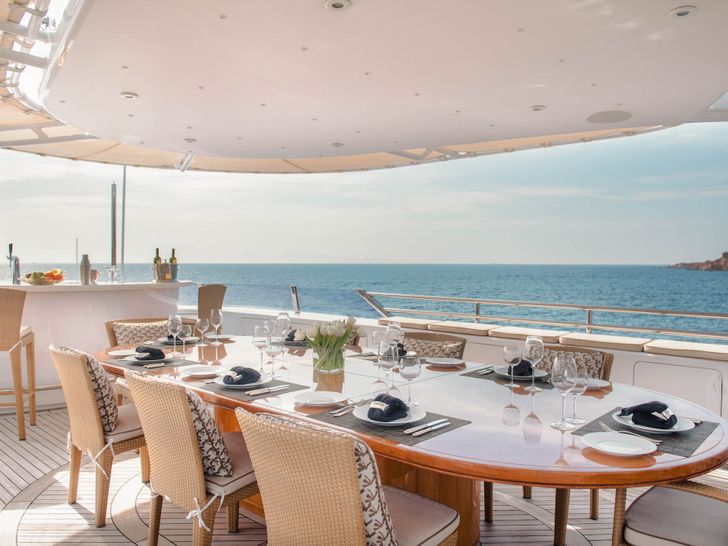 ISA Motor Yacht OASIS Al Fresco Dining ISA Motor Yacht OASIS Al Fresco Dining