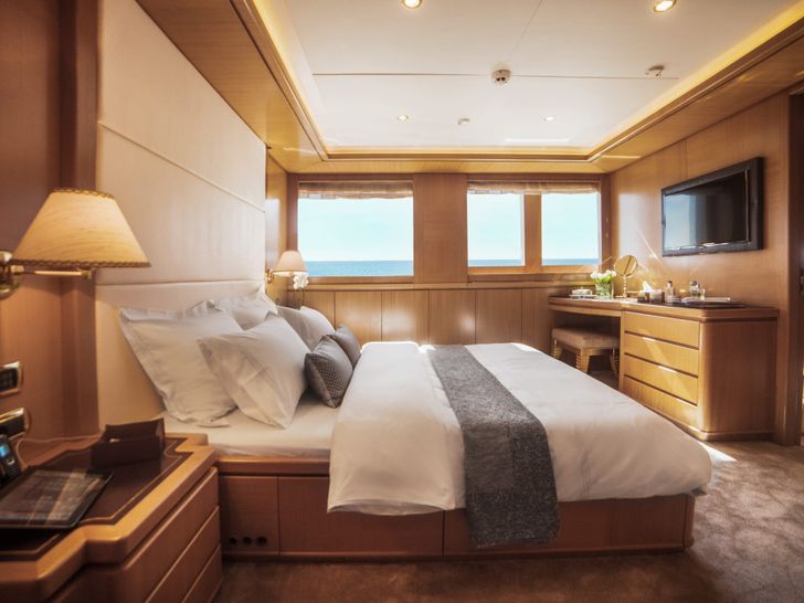 ISA Motor Yacht OASIS Cabins