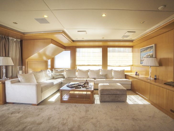 ISA Motor Yacht OASIS Skylounge 1