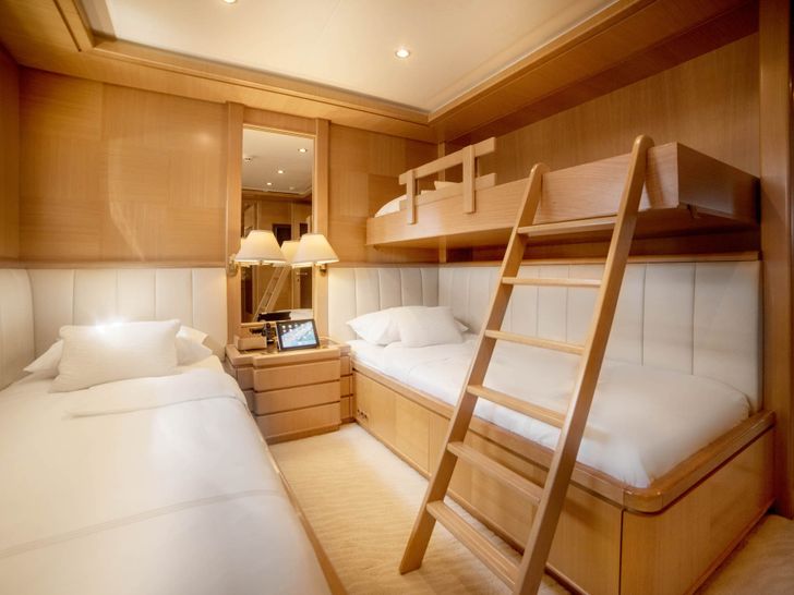ISA Motor Yacht OASIS Twin Pullman ISA Motor Yacht OASIS Twin Pullman
