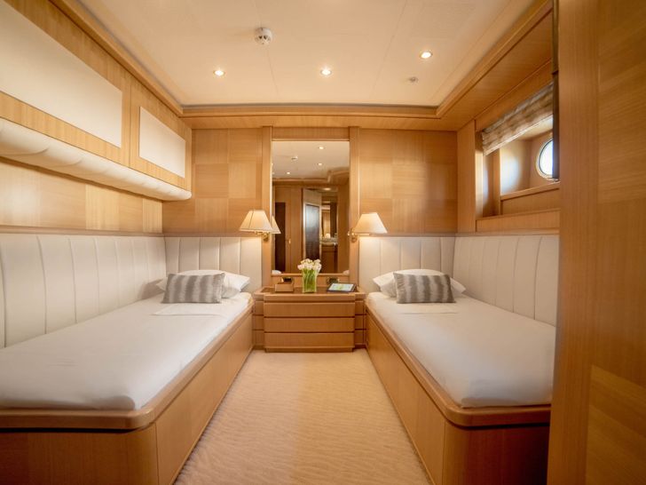 ISA Motor Yacht OASIS Twin ISA Motor Yacht OASIS Twin