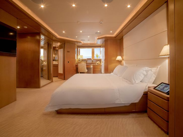ISA Motor Yacht OASIS Master ISA Motor Yacht OASIS Master