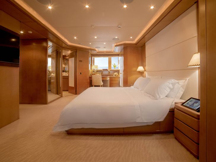 ISA Motor Yacht OASIS Master