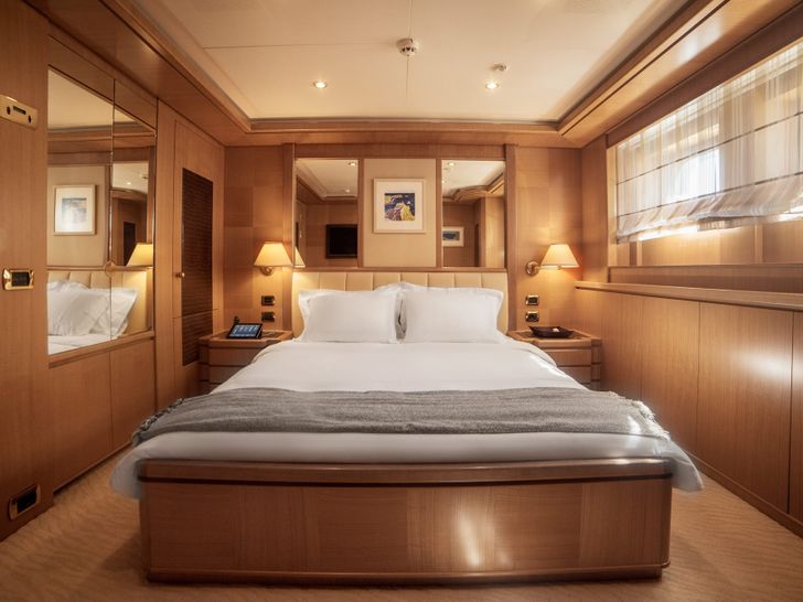 ISA Motor Yacht OASIS Double ISA Motor Yacht OASIS Double