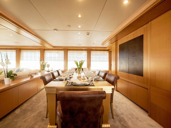 ISA Motor Yacht OASIS Dining ISA Motor Yacht OASIS Dining