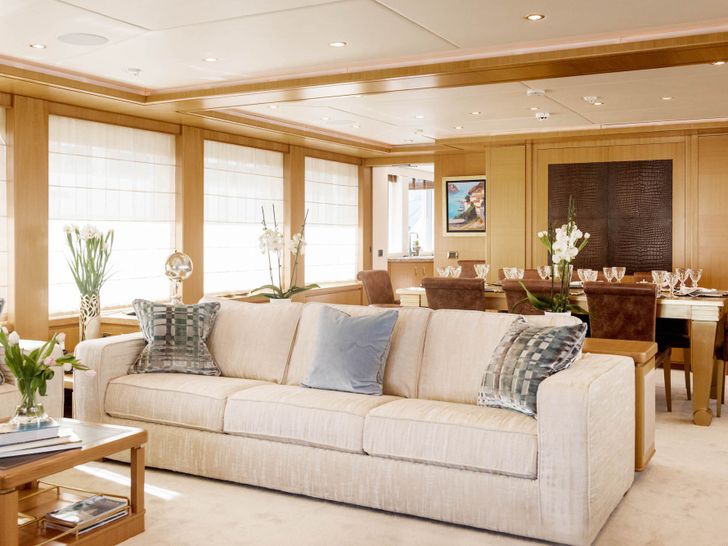 ISA Motor Yacht OASIS Lounge