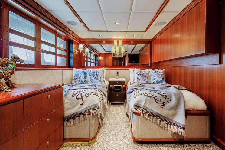 Charter Yacht OCEAN CLUB - Trinity 164 - 5 Cabins - Bahamas - Caribbean - Sardinia - Corsica - Cannes - Antibes