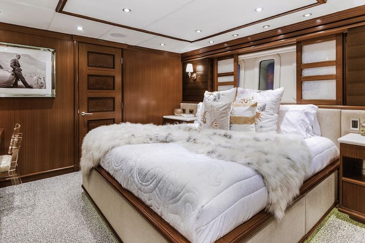 Charter Yacht OCEAN CLUB - Trinity 164 - 5 Cabins - Bahamas - Caribbean - Sardinia - Corsica - Cannes - Antibes