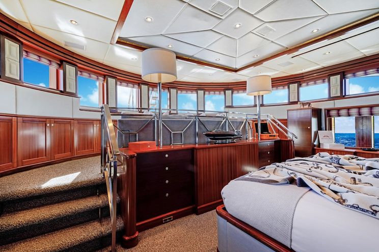 Charter Yacht OCEAN CLUB - Trinity 164 - 5 Cabins - Bahamas - Caribbean - Sardinia - Corsica - Cannes - Antibes