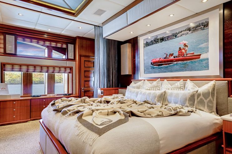 Charter Yacht OCEAN CLUB - Trinity 164 - 5 Cabins - Bahamas - Caribbean - Sardinia - Corsica - Cannes - Antibes