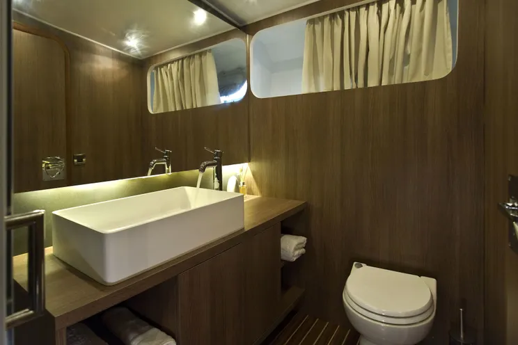 Charter Yacht OCEANE II - CRN Ancona 28m - 4 Cabins - Athens - Mykonos - Rhodes