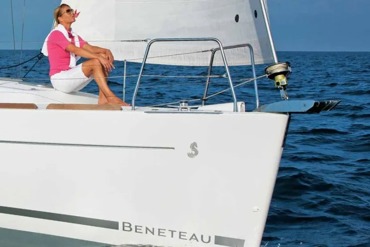 Charter Yacht Oceanis 34 - 3 Cabins - Procida - Naples