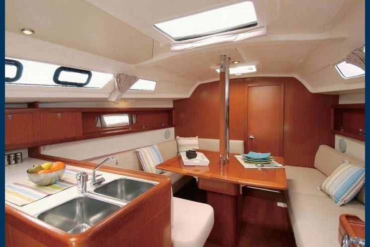 Charter Yacht Oceanis 34 - 3 Cabins - Procida - Naples