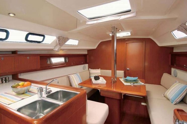 Charter Yacht Oceanis 34 - 3 Cabins - Procida - Naples