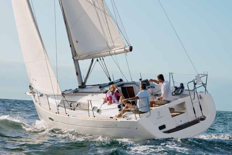 Charter Yacht Oceanis 34 - 3 Cabins - Procida - Naples