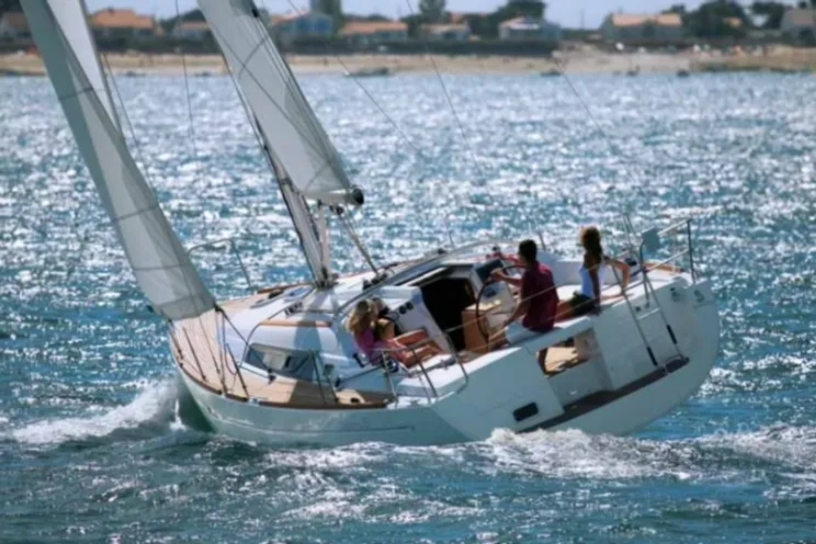 Charter Yacht Oceanis 37 - 3 Cabins - Procida - Naples - Amalfi Coast