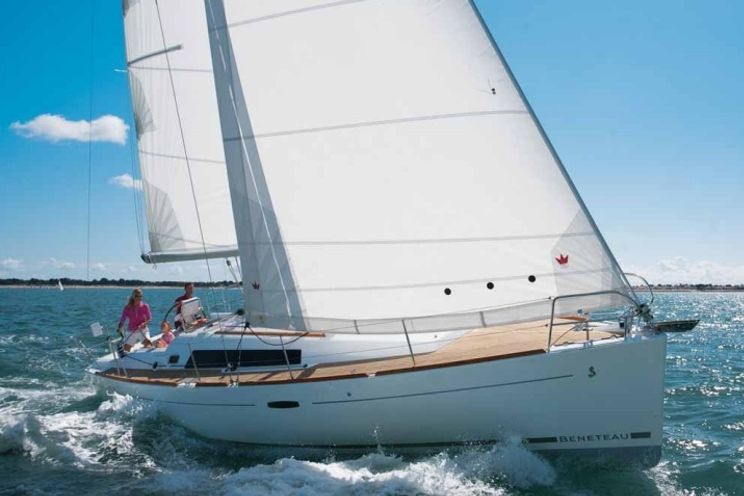 Charter Yacht Oceanis 37 - 3 Cabins - Procida - Naples - Amalfi Coast