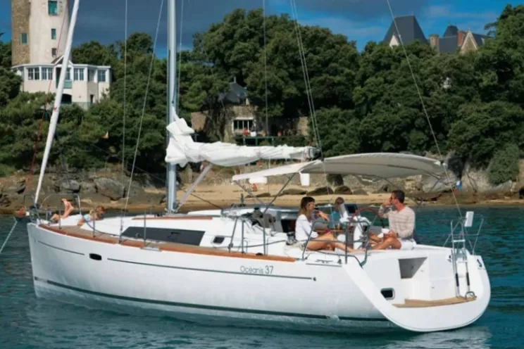 Charter Yacht Oceanis 37 - 3 Cabins - Procida - Naples - Amalfi Coast