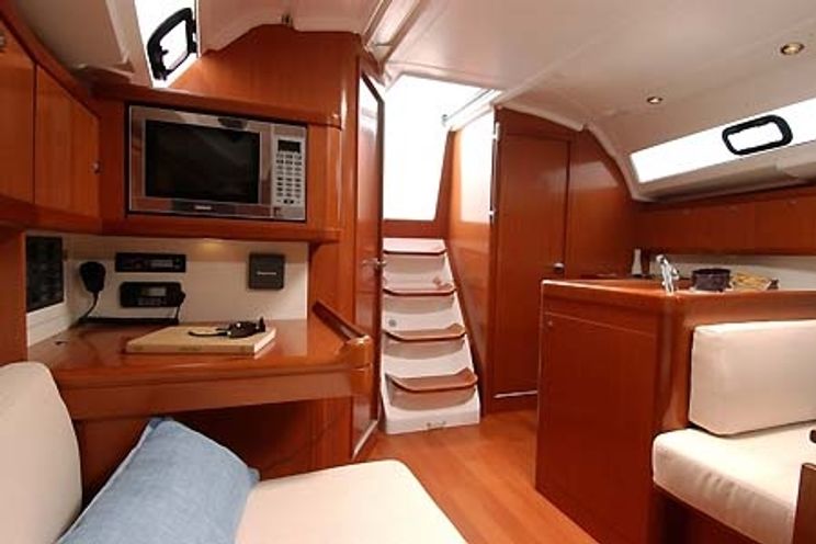 Charter Yacht Oceanis 37 - 3 Cabins - Pomer - Kastela - Croatia