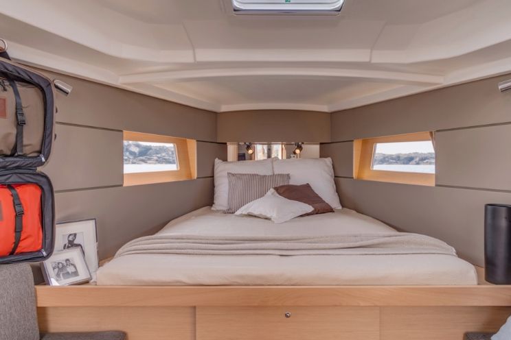 Charter Yacht Oceanis 38 - 3 Cabins - 2015 - Barcelona