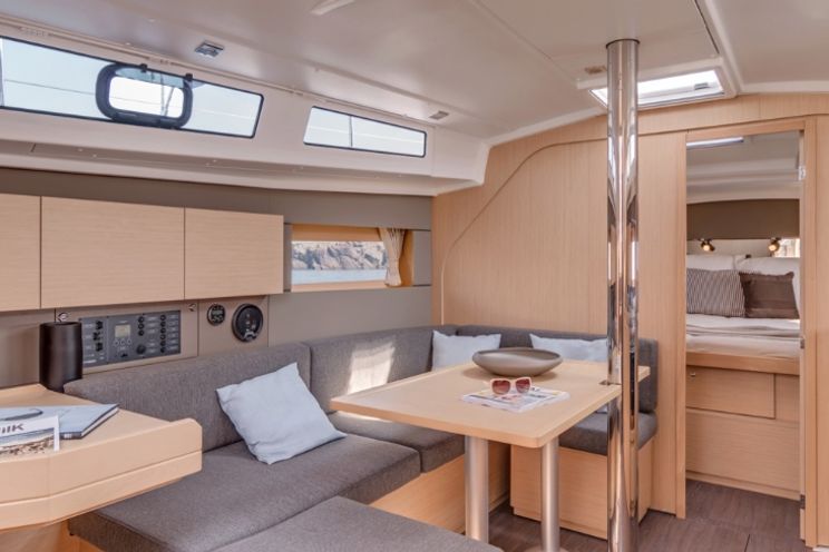 Charter Yacht Oceanis 38 - 3 Cabins - 2015 - Barcelona