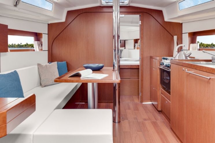 Charter Yacht Oceanis 38 - 3 Cabins - 2015 - Barcelona