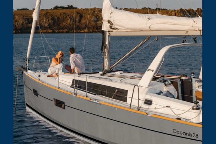 Charter Yacht Oceanis 38 - 3 Cabins - Canngione - Sardinia