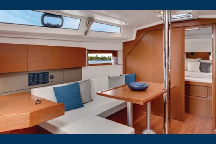 Charter Yacht Oceanis 382 - 3 Cabins - Palermo - Procida - Sicily