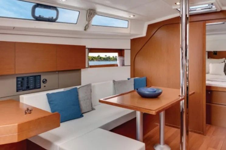 Charter Yacht Oceanis 38 - 3 Cabins - Canngione - Sardinia