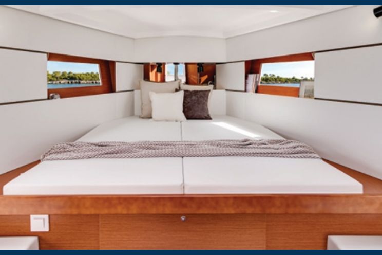 Charter Yacht Oceanis 38 - 3 Cabins - Canngione - Sardinia