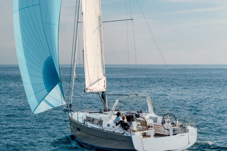 Charter Yacht Oceanis 38 - 3 Cabins - Canngione - Sardinia
