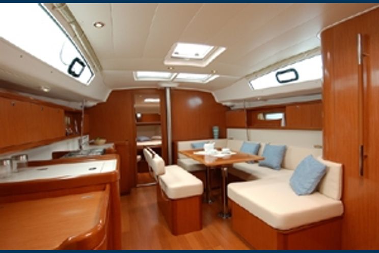 Charter Yacht Oceanis 43 - 4 Cabins - Palamos