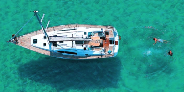 Charter Yacht Oceanis 43 - 4 Cabins - Palamos