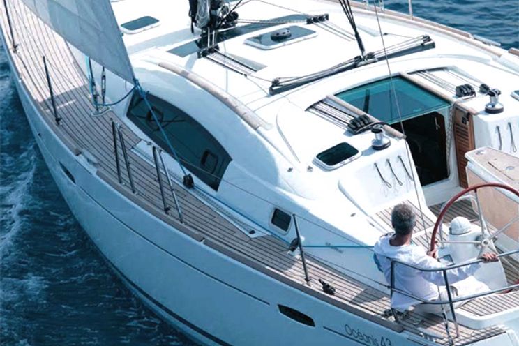Charter Yacht Oceanis 43 - 4 Cabins - Palamos
