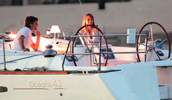 Charter Yacht Oceanis 43 - 4 Cabins - Palamos