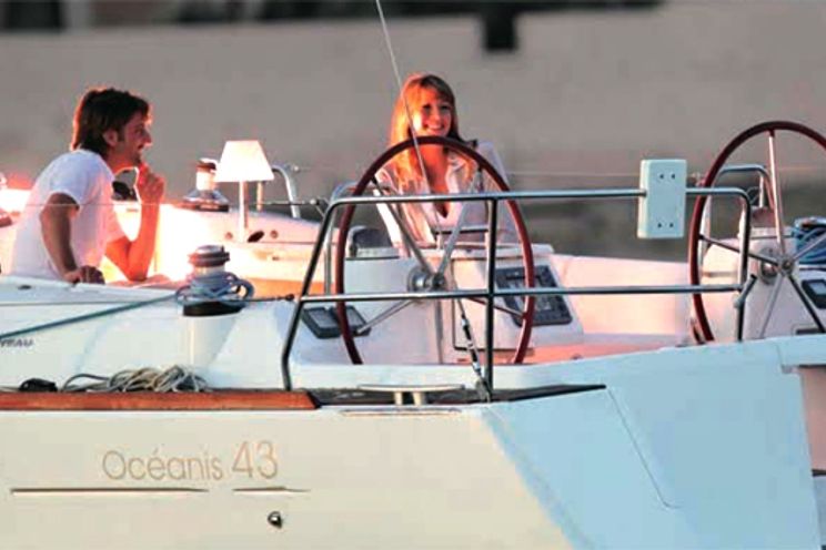 Charter Yacht Oceanis 43 - 4 Cabins - Palamos