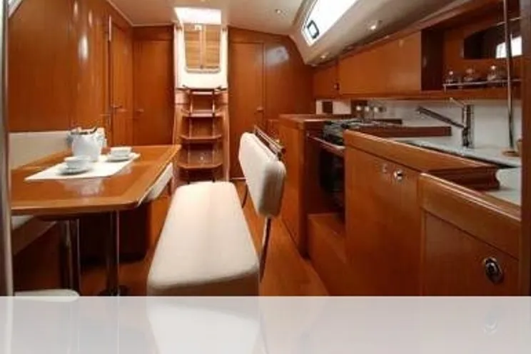 Charter Yacht Oceanis 43.4 - 4 Cabins - Mallorca