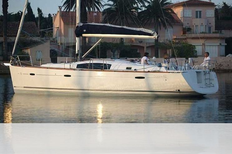 Charter Yacht Oceanis 43.4 - 4 Cabins - Mallorca