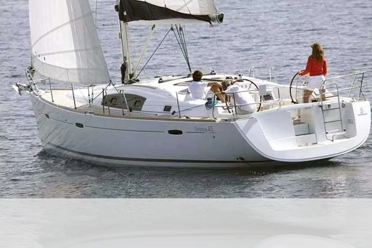 Charter Yacht Oceanis 43.4 - 4 Cabins - Mallorca