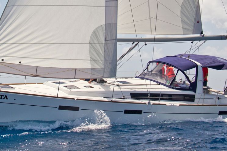 Charter Yacht Beneteau Oceanis 45 - 4 Cabins - Tortola