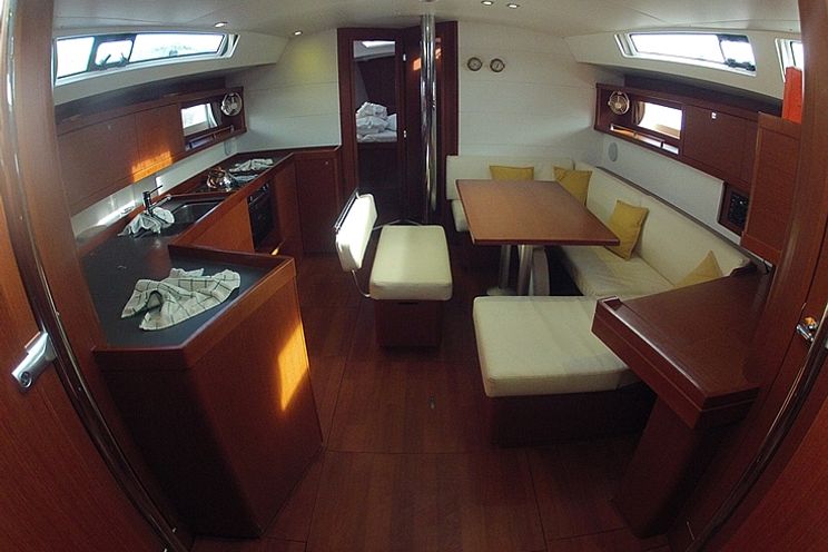 Charter Yacht Beneteau Oceanis 45 - 4 Cabins - Tortola